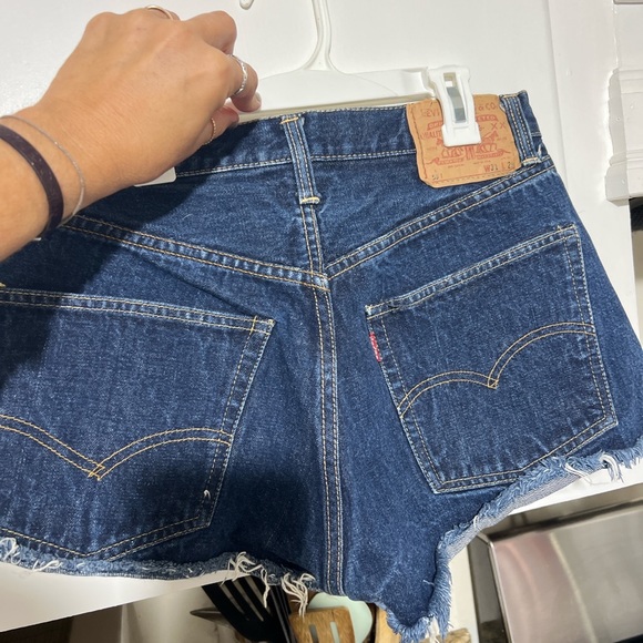 Levi’s 501 cutoff size 31💙 - Picture 4 of 5